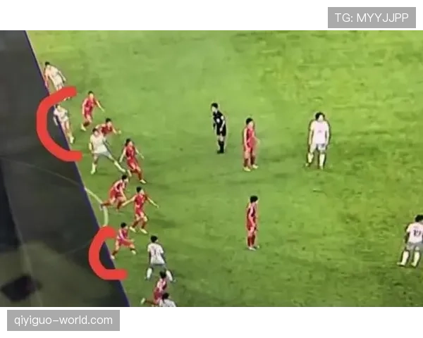 延迟举旗规则：越位判罚为何要等进攻结束？