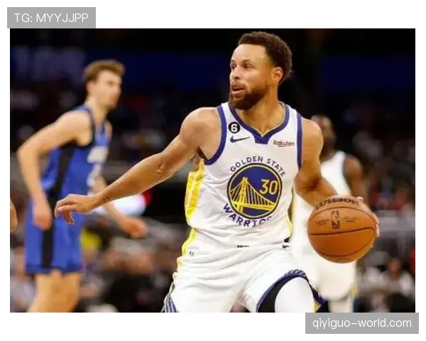 米德尔顿无球跑位拉开空间，对比库里更偏稳健投射