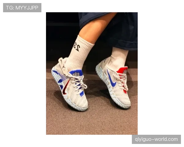 苏翊鸣家里堆满赞助商送的限量球鞋，自己却天天穿训练服遛弯