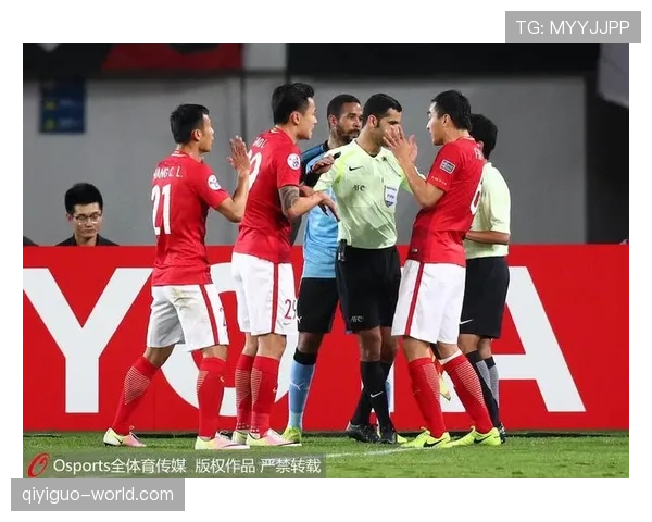 半场哨吹响时点球与场内进球的裁判判罚解析